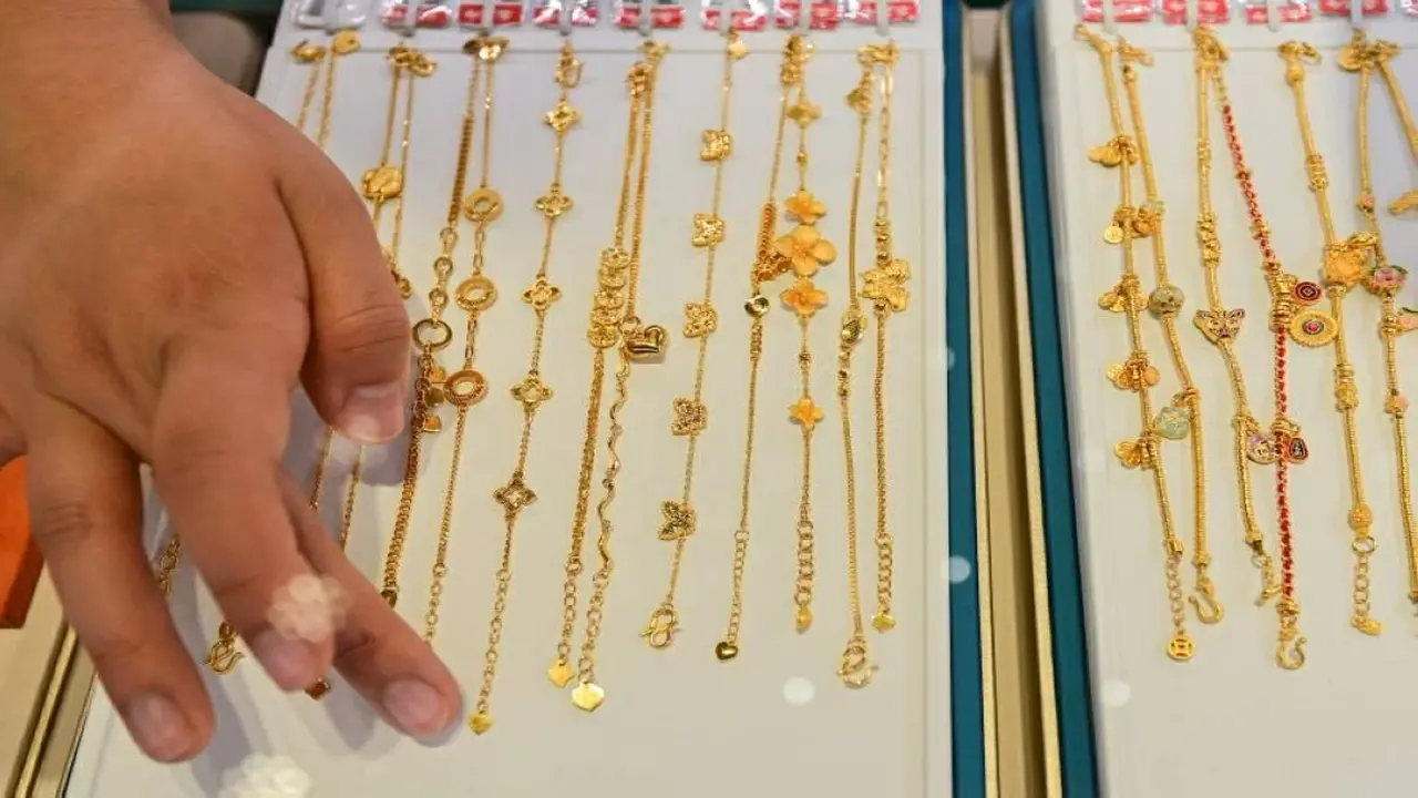 تغيرات سعر الذهب في الإمارات اليوم الجمعة لعيار 21 بالسوق المحلي